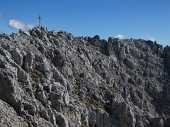 15 Scendiamo con un ultimo sguardo alla croce